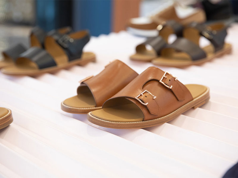 تصاميم حصرية لفترة محدودة من علامة John Lobb لعملائها في الامارات